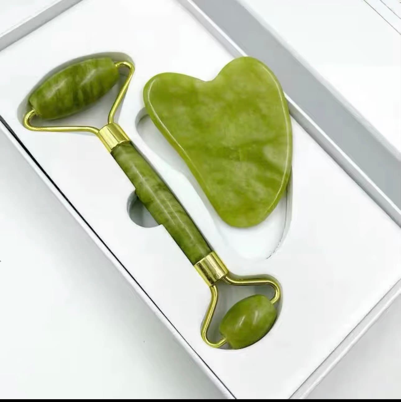 Jade roller product photo