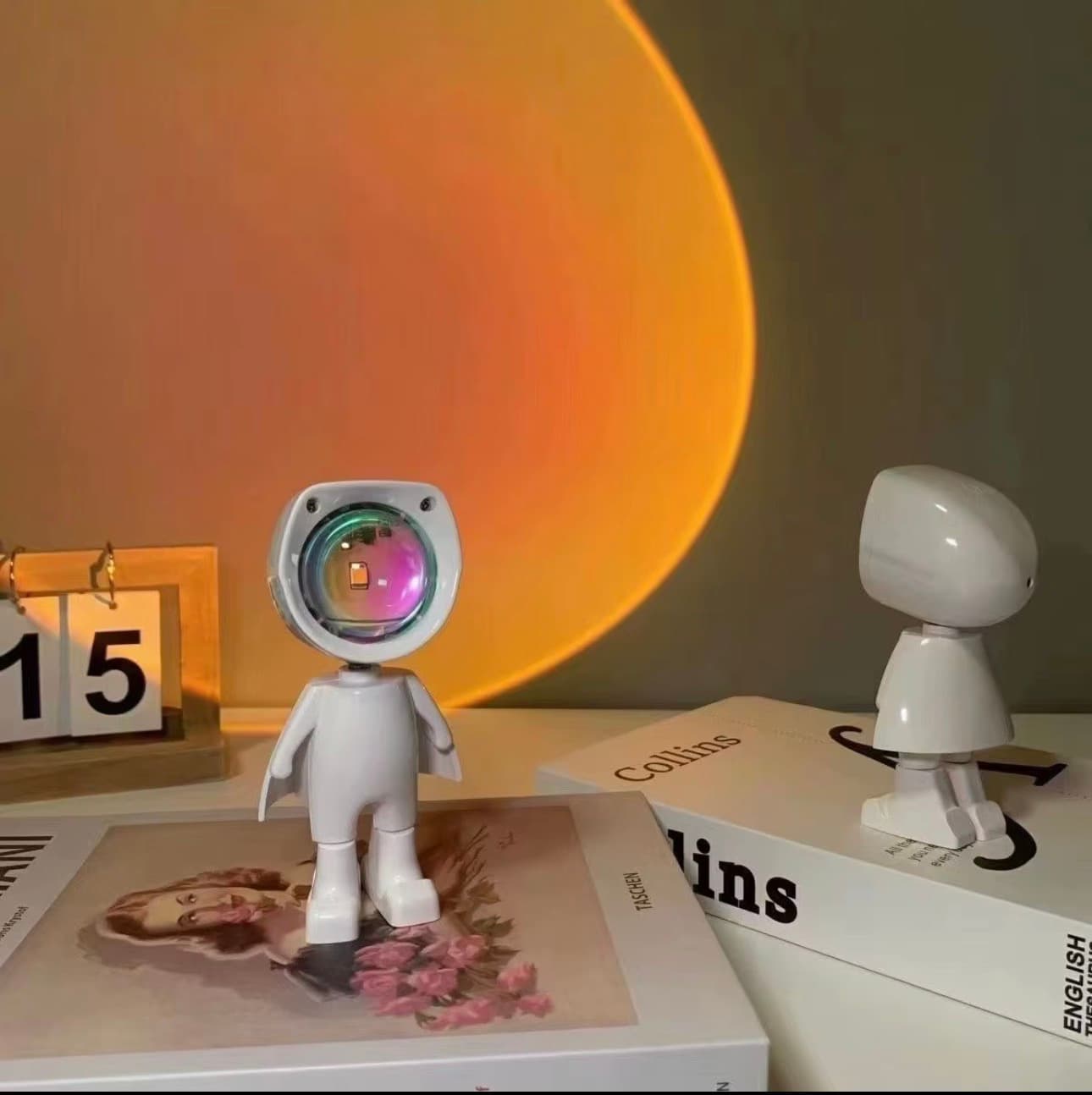 Robot sunset lamp product photo