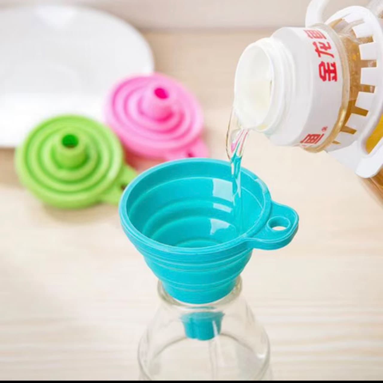 Mini Foldable Silicone Funnel product photo